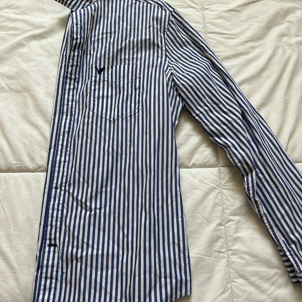 American Eagle Outfitters Blue and White Casual Button Down Shirt